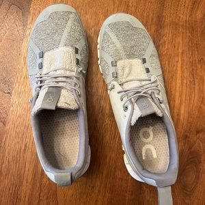 On Cloud sneakers, grey, women’s 10 or men’s 8.5